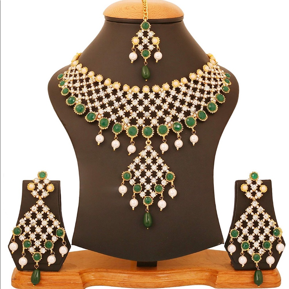 Gold Green Faux Emeralds/Pearls Necklace Set